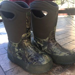 ROCKY camo winter boots- size 9 (toddler)